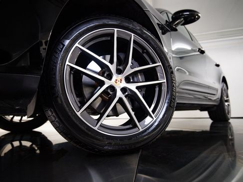 Certified 2026 Porsche Macan AWD/4WD image 12