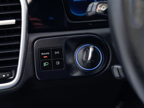 Used 2021 Porsche Cayenne S image 29