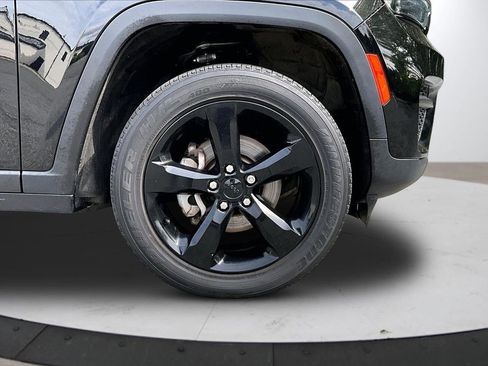 Certified 2023 Jeep Grand Cherokee Altitude AWD/4WD image 33