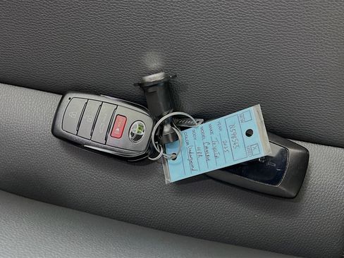 Used 2025 Toyota Camry SE image 36