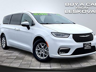 Used 2023 Chrysler Pacifica Touring-L