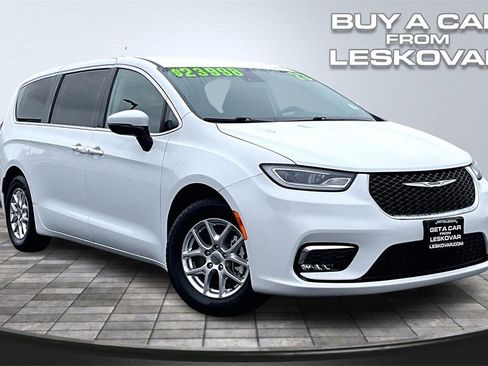 Used 2023 Chrysler Pacifica Touring-L image 1