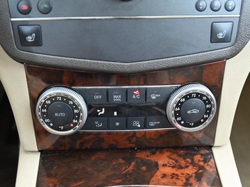 Used 2010 Mercedes-Benz C 300 Sport image 26