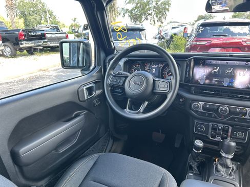 New 2025 Jeep Gladiator Sport image 34