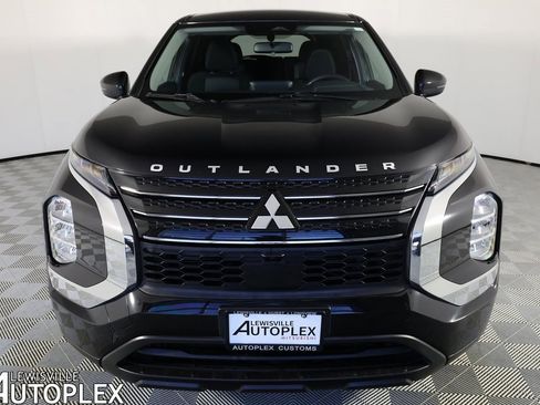 Used 2024 Mitsubishi Outlander ES image 2