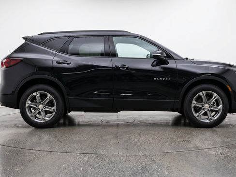 Used 2025 Chevrolet Blazer LT FWD image 11