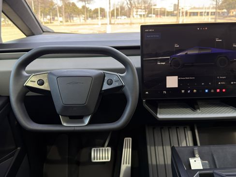 Used 2025 Tesla Cybertruck AWD Crew Cab image 33