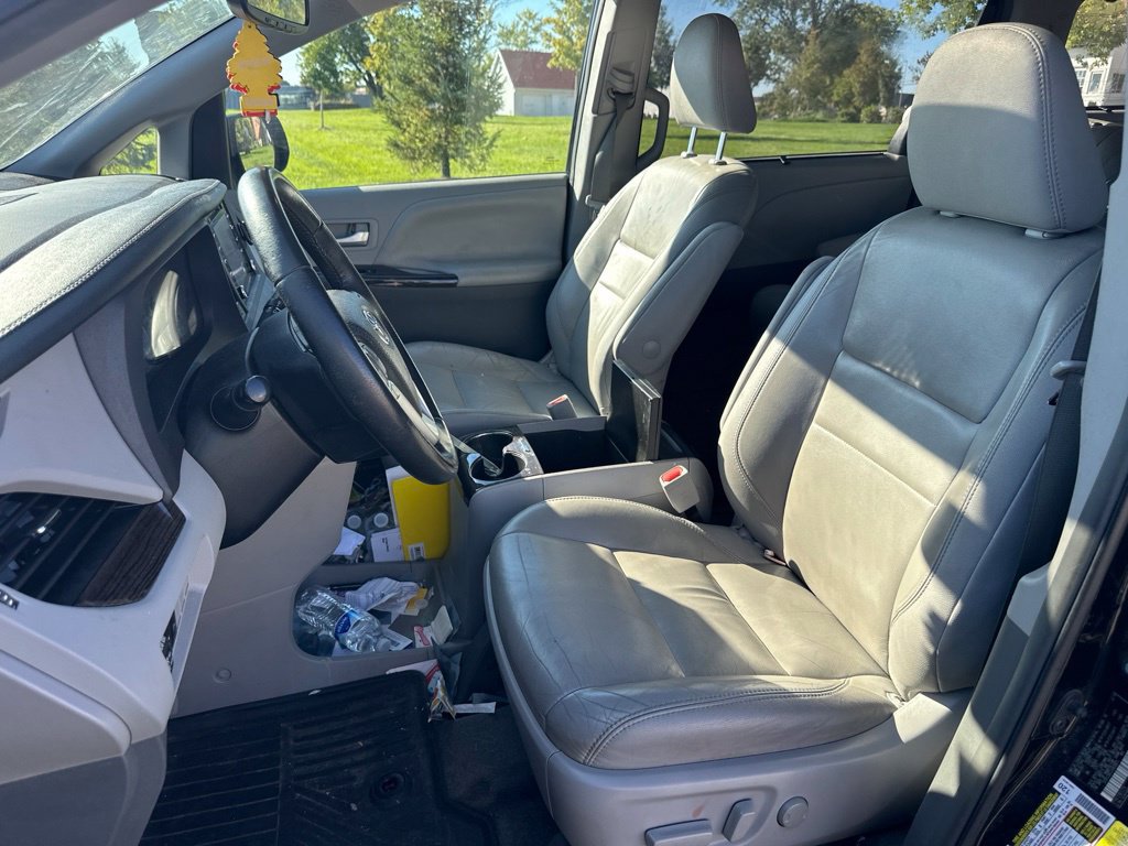 Used 2018 Toyota Sienna XLE w/ XLE Navigation Package FWD image 16