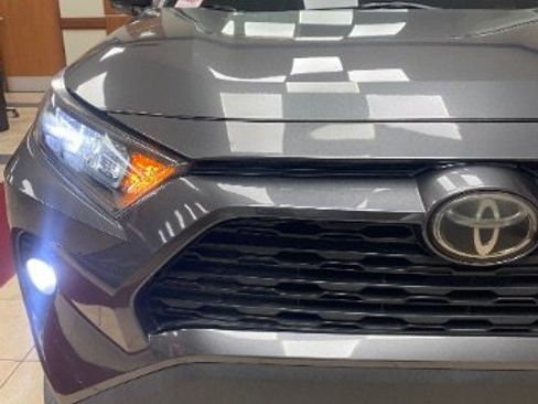 Used 2021 Toyota RAV4 LE FWD image 12