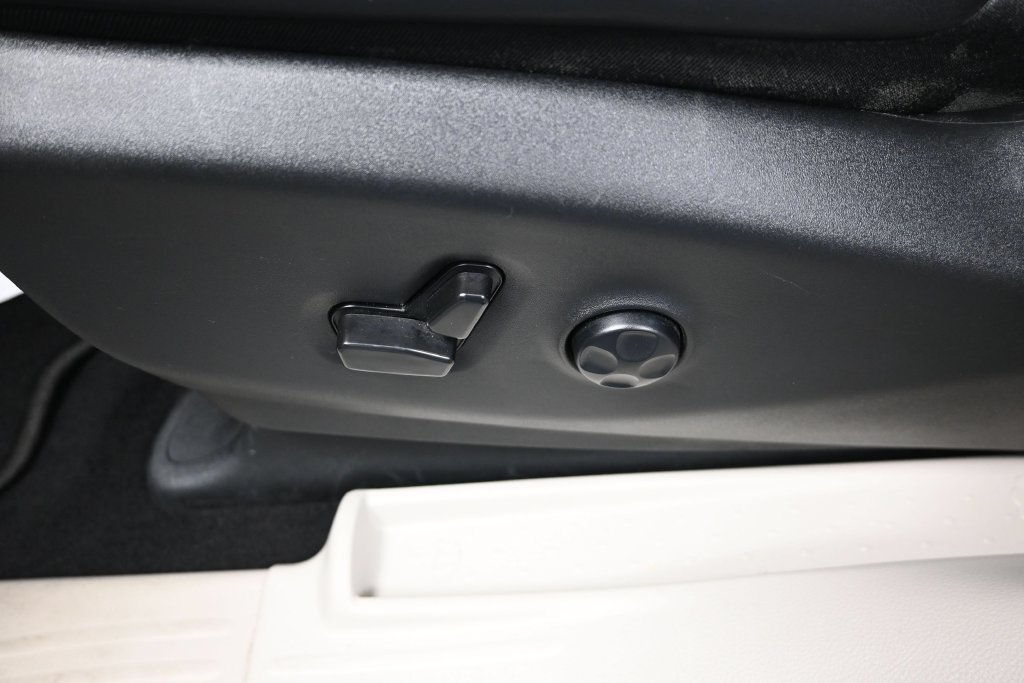 Used 2023 Chrysler Pacifica Touring-L FWD image 11