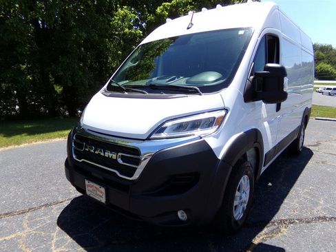 Used 2024 RAM ProMaster 3500 w/ Quick Order Package 22G SLT FWD image 2