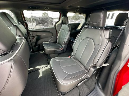 New 2027 Chrysler Pacifica Limited w/ S Appearance Package FWD image 32
