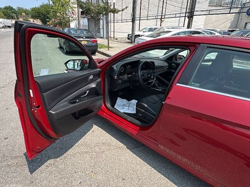 Used 2024 Hyundai Elantra Limited FWD image 10