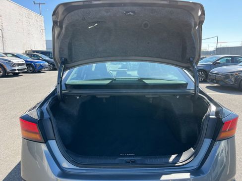 Used 2025 Nissan Altima 2.5 SV FWD image 32