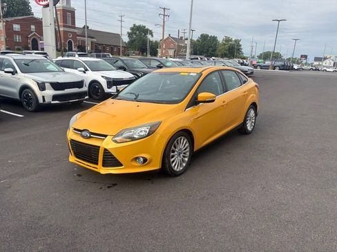 Used 2012 Ford Focus Titanium w/ SEL/Titanium Winter Pkg FWD image 3