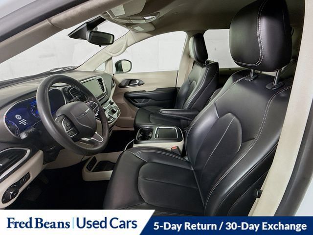 Used 2023 Chrysler Pacifica Touring-L FWD image 26