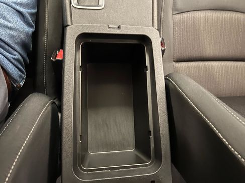 Used 2025 Nissan Altima 2.5 SV FWD image 43