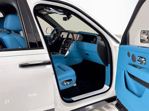 Used 2026 Rolls-Royce Cullinan AWD/4WD image 39