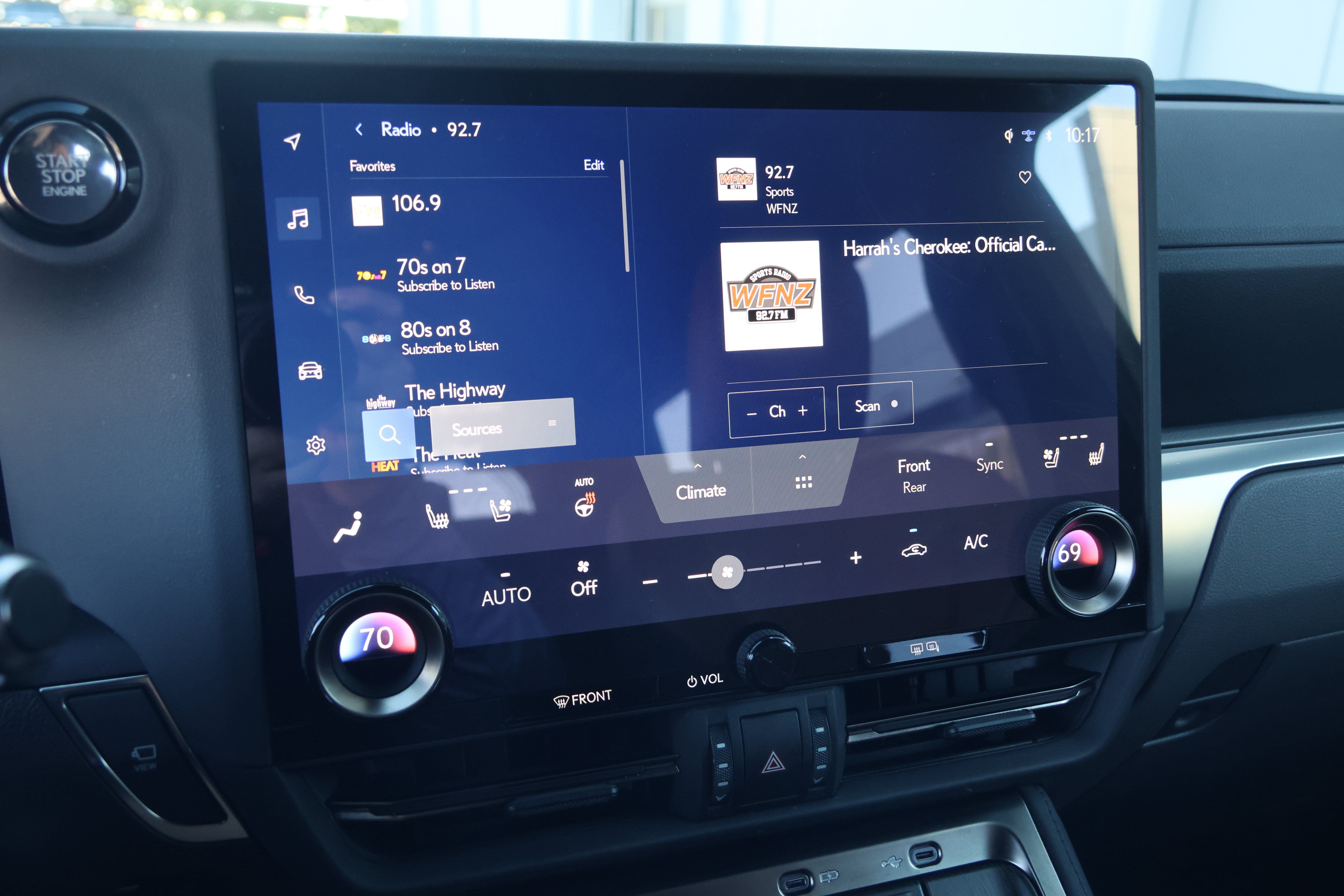 Used 2024 Lexus GX 550 w/ Accessory Package (2T) AWD/4WD image 20