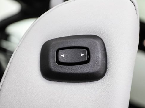 Used 2026 BMW X7 xDrive40i w/ M Sport Package image 26