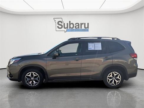 Used 2022 Subaru Forester Premium image 4