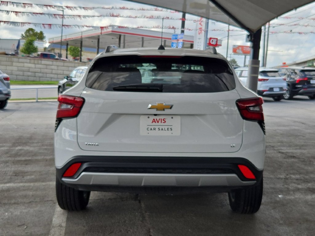 Used 2026 Chevrolet Trax LT FWD image 6