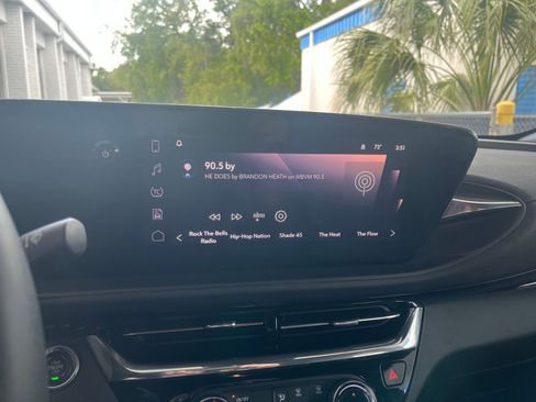 Used 2025 Buick Envista Sport Touring image 20