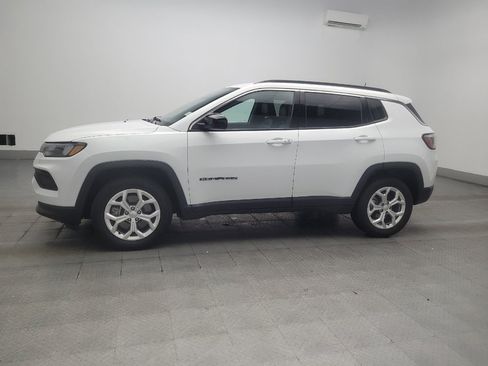 Used 2024 Jeep Compass Latitude AWD/4WD image 2