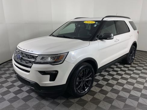 Used 2019 Ford Explorer XLT w/ Equipment Group 202A image 12