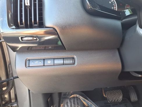 Used 2024 Nissan Pathfinder SV FWD image 13