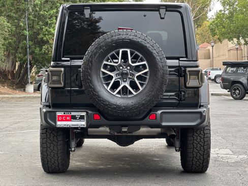 Used 2024 Jeep Wrangler Unlimited Sahara AWD/4WD image 7