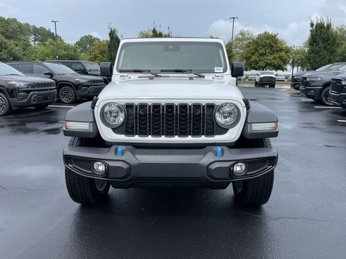 Used 2024 Jeep Wrangler Unlimited w/ Convenience Group AWD/4WD image 3