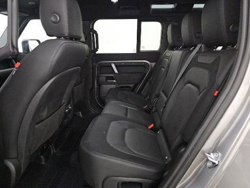 Used 2023 Land Rover Defender 110 X-Dynamic SE image 6