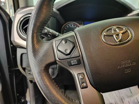 Used 2021 Toyota Tacoma SR5 AWD/4WD image 11