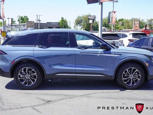 Used 2025 Lincoln Nautilus Premier AWD/4WD image 17