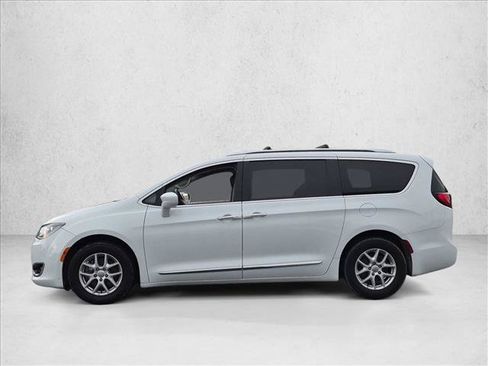 Used 2020 Chrysler Pacifica Touring-L FWD image 8