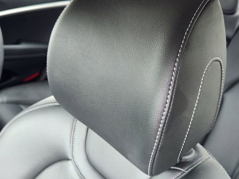 Used 2023 Genesis G70 2.0T image 14