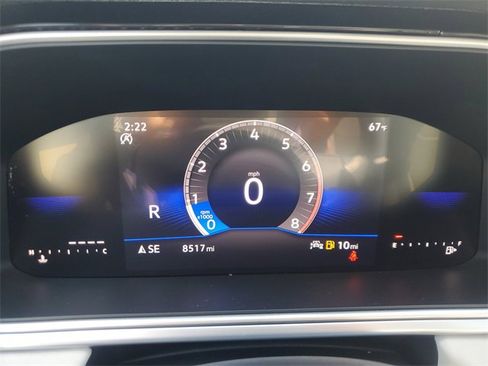 Certified 2025 Volkswagen Taos SE w/ Panoramic Sunroof Package image 25