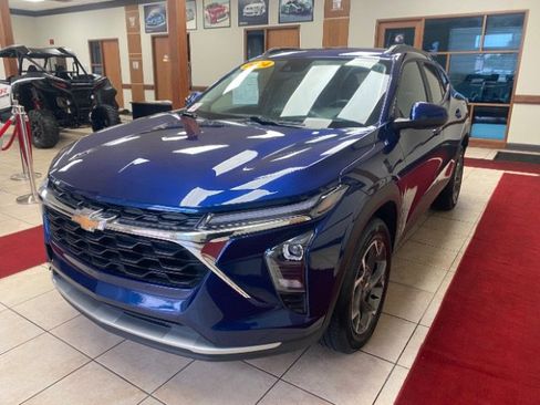 Used 2024 Chevrolet Trax LT w/ Driver Confidence Package image 1