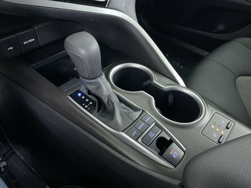 Used 2022 Toyota Camry LE w/ Cold Weather Package image 17