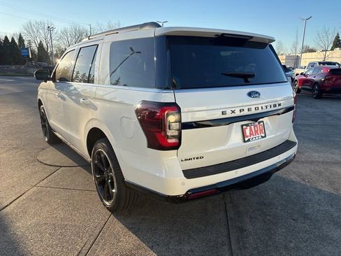 Used 2024 Ford Expedition Limited image 6