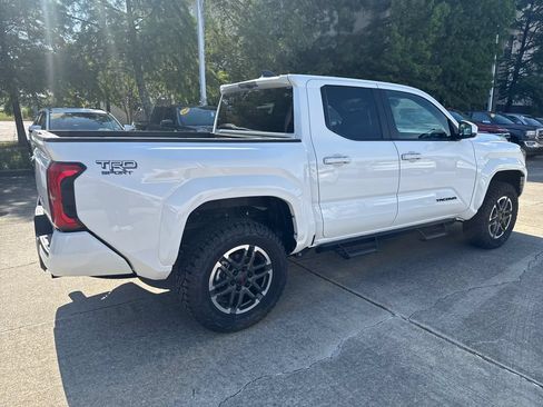 Certified 2025 Toyota Tacoma TRD Sport AWD/4WD image 7