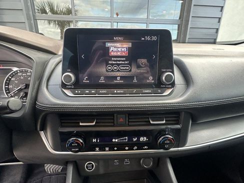 Used 2023 Nissan Rogue SV image 19