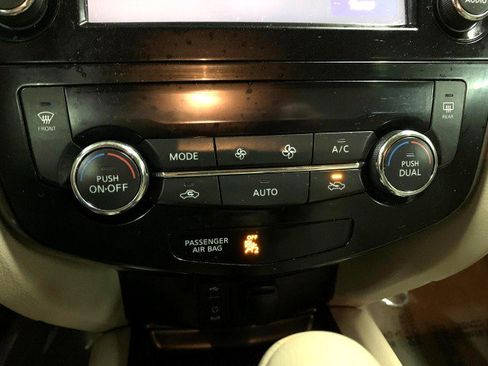 Used 2015 Nissan Rogue SL image 35