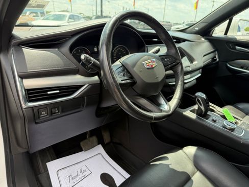 Used 2019 Cadillac XT4 Premium Luxury AWD/4WD image 19