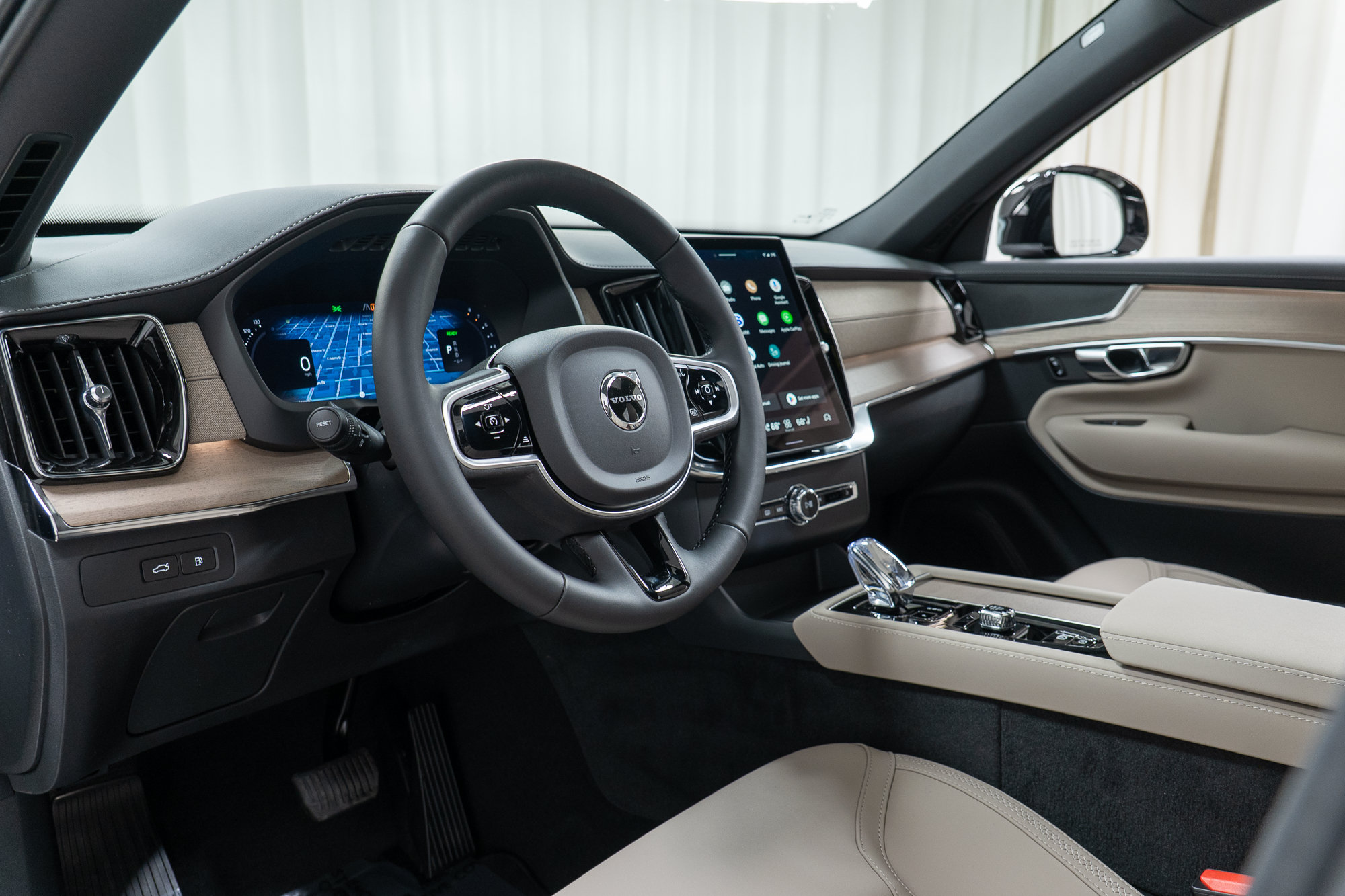 New 2026 Volvo XC90 T8 Plus w/ Protection Package AWD/4WD image 12