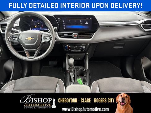 Used 2024 Chevrolet TrailBlazer LT AWD/4WD image 3