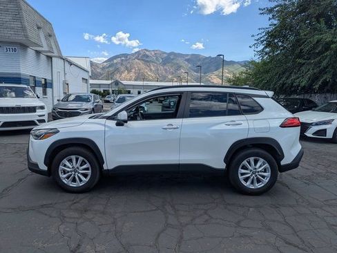 Used 2024 Toyota Corolla Cross LE image 7