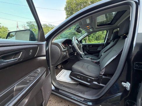 Used 2013 GMC Acadia SLE FWD image 16