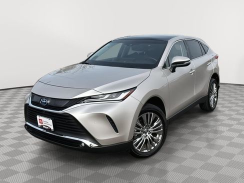 Used 2023 Toyota Venza Limited image 1